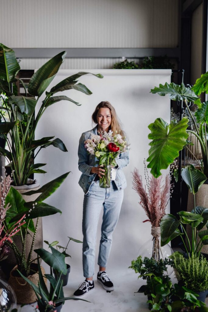 es geht auch ohne maske! Maskenporträts im Blumenladen
