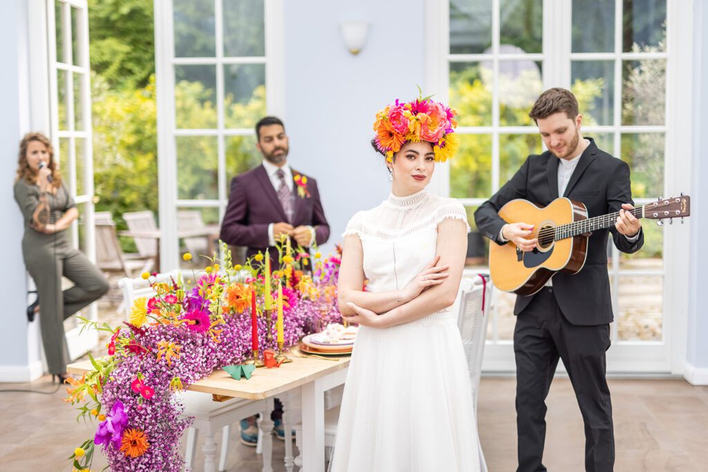Braut im Editorial Wedding Shooting inspiriert von Frieda Kahlo El sueño La cama 