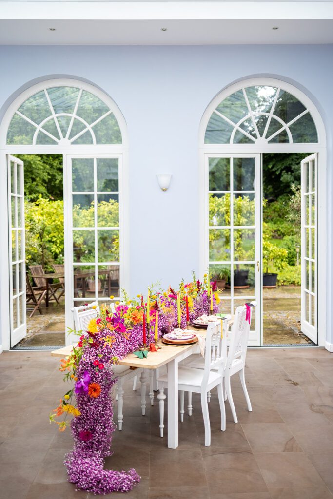 Ein Hochzeitstisch inspiriert von Frieda Kahlo El sueño La cama 