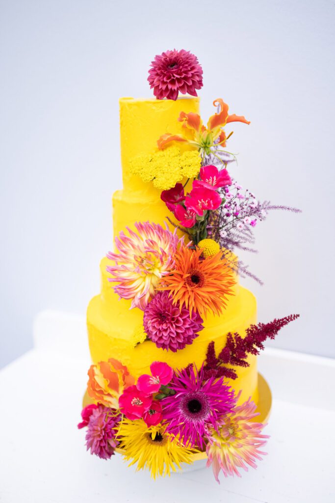 wie würde eine Torte aussehen im Style von Frieda Kahlo El sueño La cama 