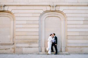 Ein Brautpaar in Hannover bei einem Hochzeitsshooting. Ein emotionaler Moment voller Liebe.