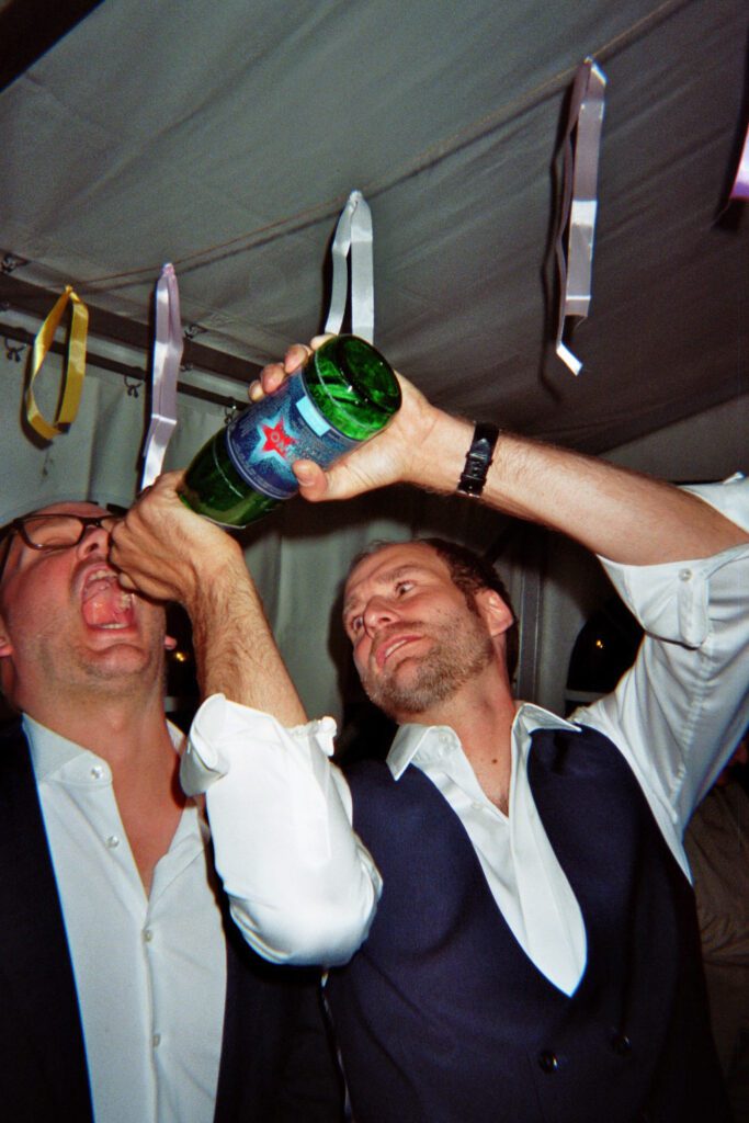 geschwister shooting trinken