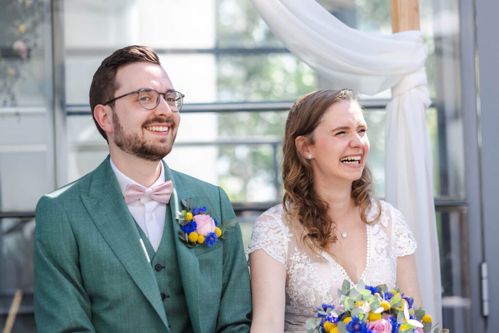 reie Trauung im minimalistischen Setting der Expo-2000-Location