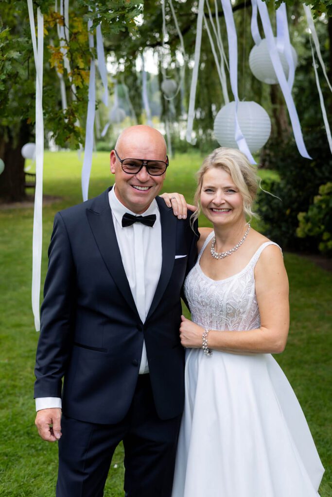 Susanne und Dirk beim Paarshooting im warmen Spätsommerlicht