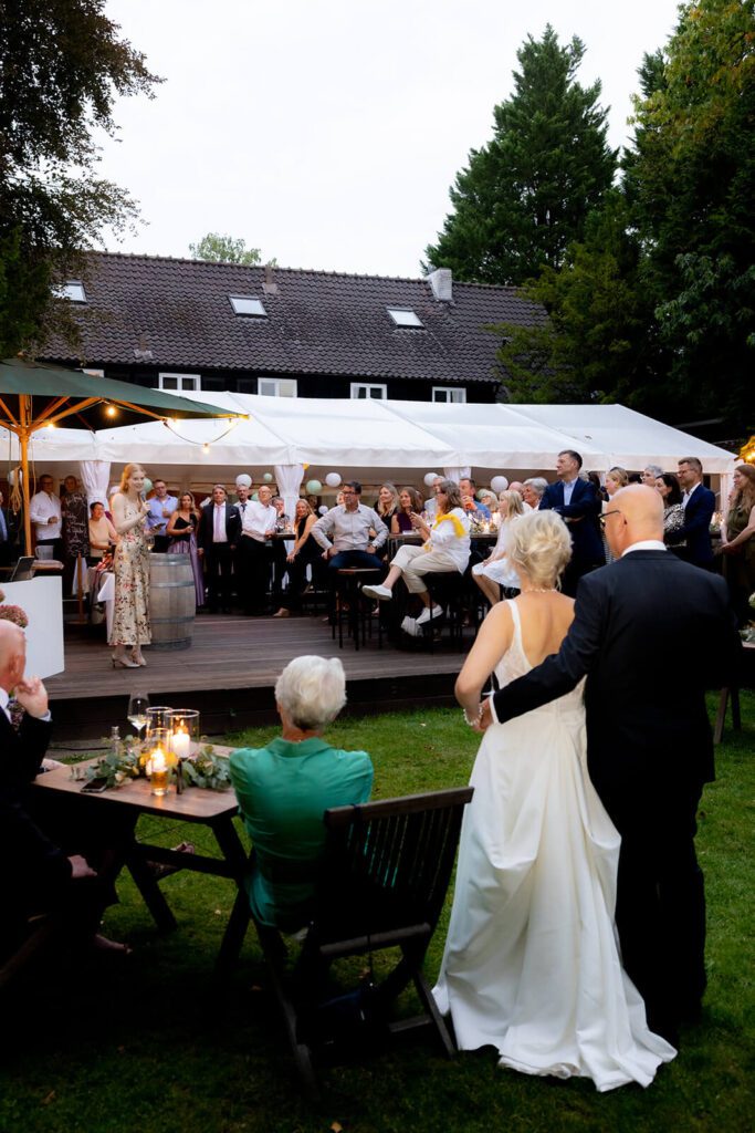 Rede der Gäste während der Sommerhochzeit von Susanne und Dirk