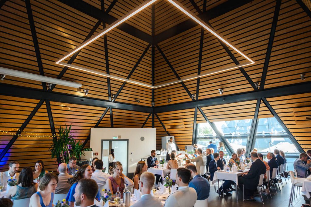 Stimmungsvolle Feier unter der Kuppel des dänischen Pavillons