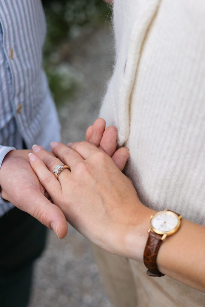 Locker und ungezwungen – ein spontaner Moment im Nachmittagssonnenlich