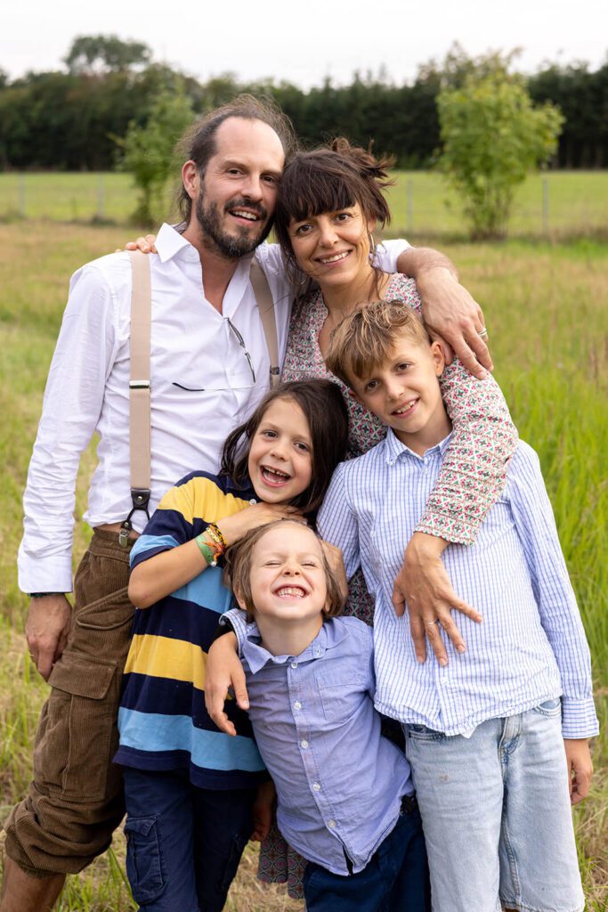 natürliches Familienfoto ungestellt und ungezwungen einfangen ist meine Kunst als Fotograf